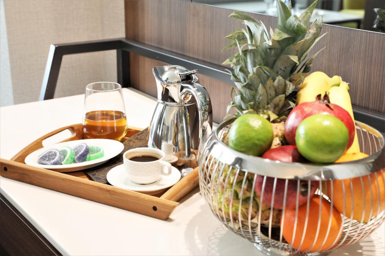 Limak Skopje Luxury Hotel Exterior foto Fruit basket