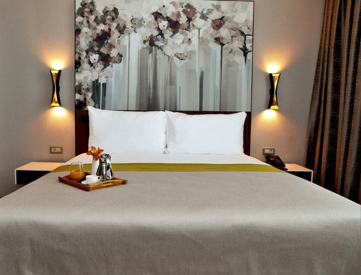 Limak Skopje Luxury Hotel Exterior foto A bedroom at the hotel