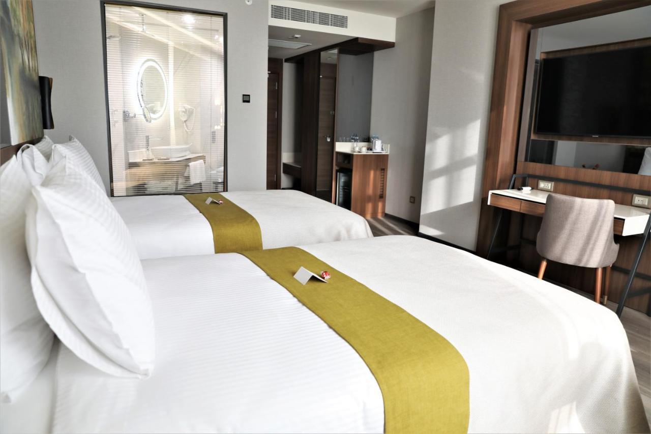 Limak Skopje Luxury Hotel Exterior foto A room at the hotel